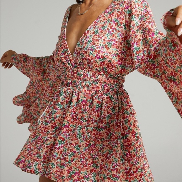 VICI Mila Long Flared Sleeve Playsuit In Floral - Picture 2 of 7